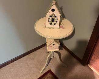 Decorative birdhouse table 