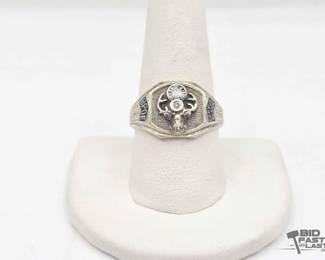 798  10kt Gold Ring with Diamonds 8.4g