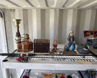 5002  Fishing Pole and Decorations