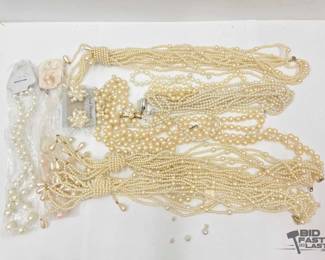 1015  Costume Pearls
