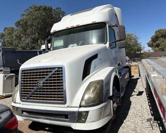 67  2004 Volvo VNL