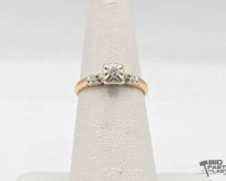 740  14kt Gold Ring with Diamonds 1.9g