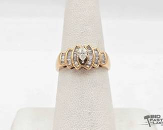 802  10kt Gold Ring with Diamonds 3.3g