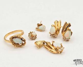 702  14kt Gold Jewelry with Diamonds and Opal 9.2g