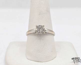 805  10kt White Gold with Diamonds 2.8g