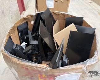 2510  Monitors with Stands, Keyboards, and Power Cables