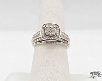 896  .925 Sterling Silver Ring Set with Diamonds 4.3g