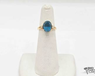 726  14kt Gold Ring with Topaz and Diamonds 3.6g