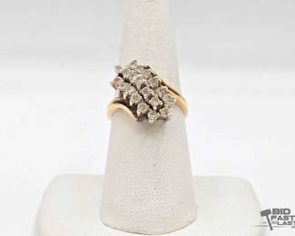 708  14kt Gold Ring with Diamonds 5.5g