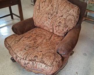 Monarca Oversize Down Feather Paisley Lounge Chair Wood Carving