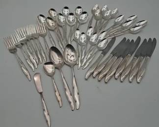 Oneida Community Silver Plate Silver Flower 1960 Silverware 44 Pieces