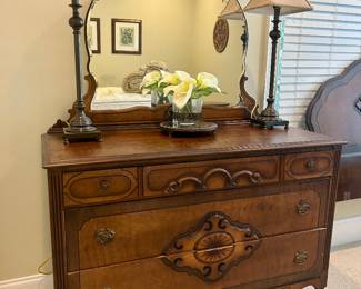 antique dresser/mirror