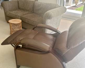 leather recliner 