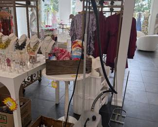 Jiffy Steamer, table and earring displays