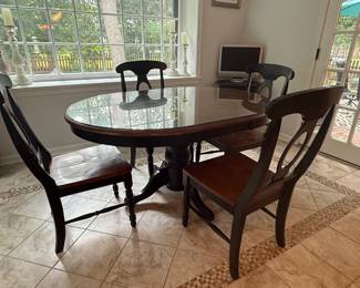 Round Pedestal Dining Table: 42" round with 15" butterfly leaf
