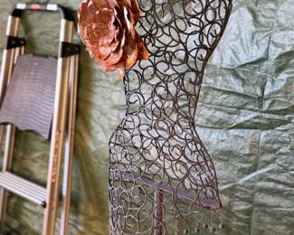Metal mannequin 