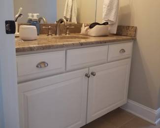 Bath vanity