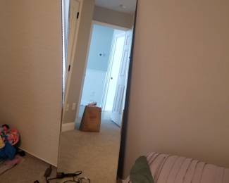 Standing floor mirror