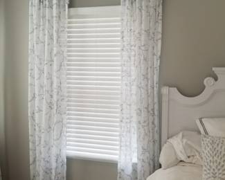 Blinds & curtain rods; owner keeping sheers