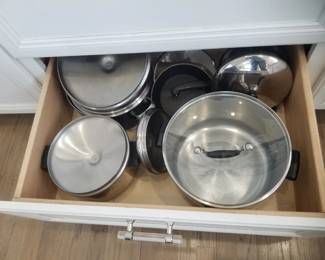 Kitchen feature: pull out drawers. Pots & pans