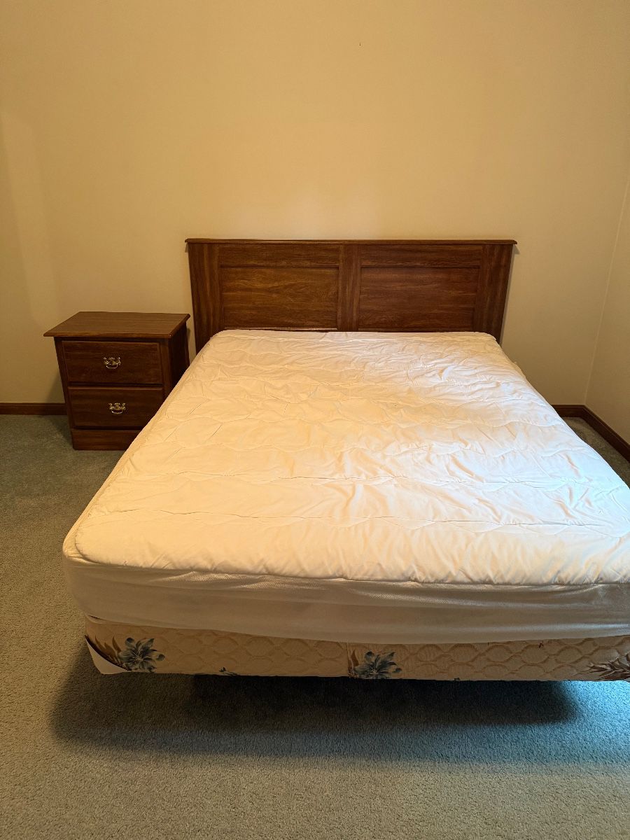 Full size bed