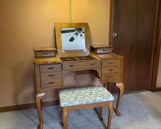 Dressing table/Jewelry armoire