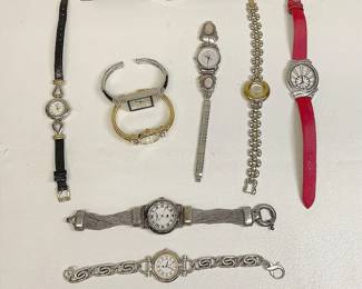 Unique And Stylish Watches Leather, Steel And Water Resistant Varieties