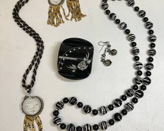 Black, Gold And White Beaded Jewelry Collection