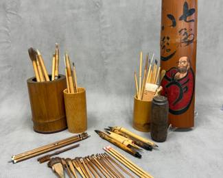 Various sized bamboo brush pots, and selection of antique and vintage artisan painting and calligraphy brushes with bamboo handles; and a vintage Japanese hand-painted bamboo wall plaque featuring a depiction of Daruma