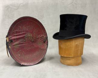 Antique German black beaver fur felt top hat and original storage box, from Weltrekord, Berlin.