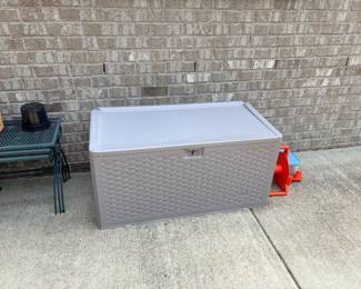 Deck box
