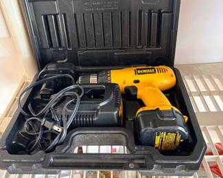 DeWalt 12V 3/8" Cordless Drill Kit