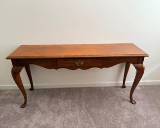 Thomasville cherry console table featuring Queen Anne style legs