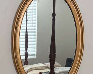 vintage Deknudt giltwood oval wall mirror from the 1970s, featuring a warm gold leaf finish