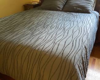 Very nice and clean queen size bed