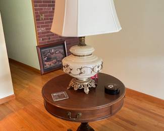 Great vintage lamp and table