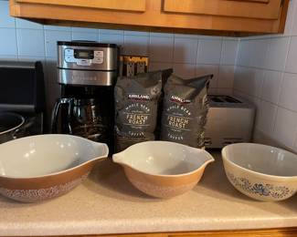 Pyrex, coffee maker, fresh coffee beans