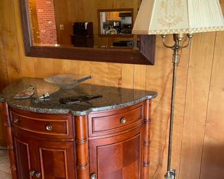Great side table/bar, large mirror, great vintage lamp