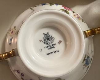Another large set of vabulous china  