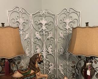 Iron screen and pr. of lamps