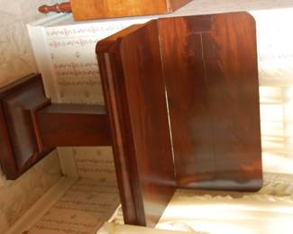 Antique Empire Drop Leaf Pedestal Gaming Table