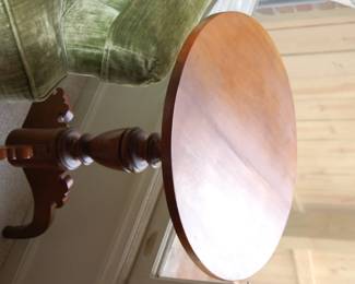 Contemporary Round Table, High Gloss, Pedestal