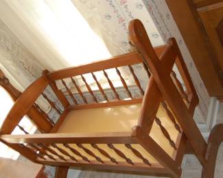 Colonial Style Swinging Bassinet Cradle