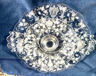 Matching serving plates