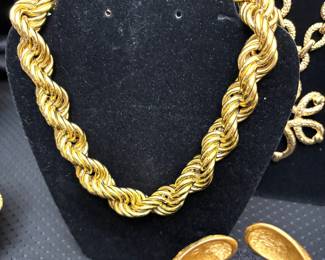 Striking gold chains