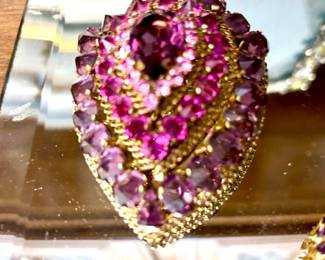 Dazzling vintage stone pins