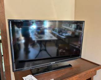 #71 Samsung TV - Model - UN32EH5000F $40.00