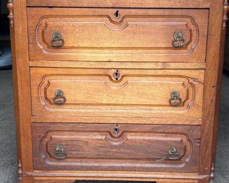 42 VintageOak3DrawerDresserChestwithBrassHardware