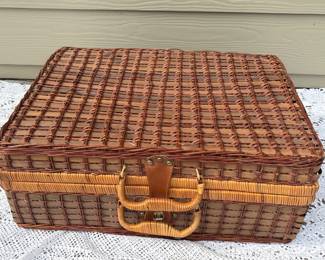 79 VintageWickerPicnicBasketSetLoadedwithDiningServingGear