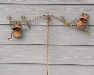 75 WhimsicalMetalFrogGardenStakeYardArtDecor49TallSculpture
